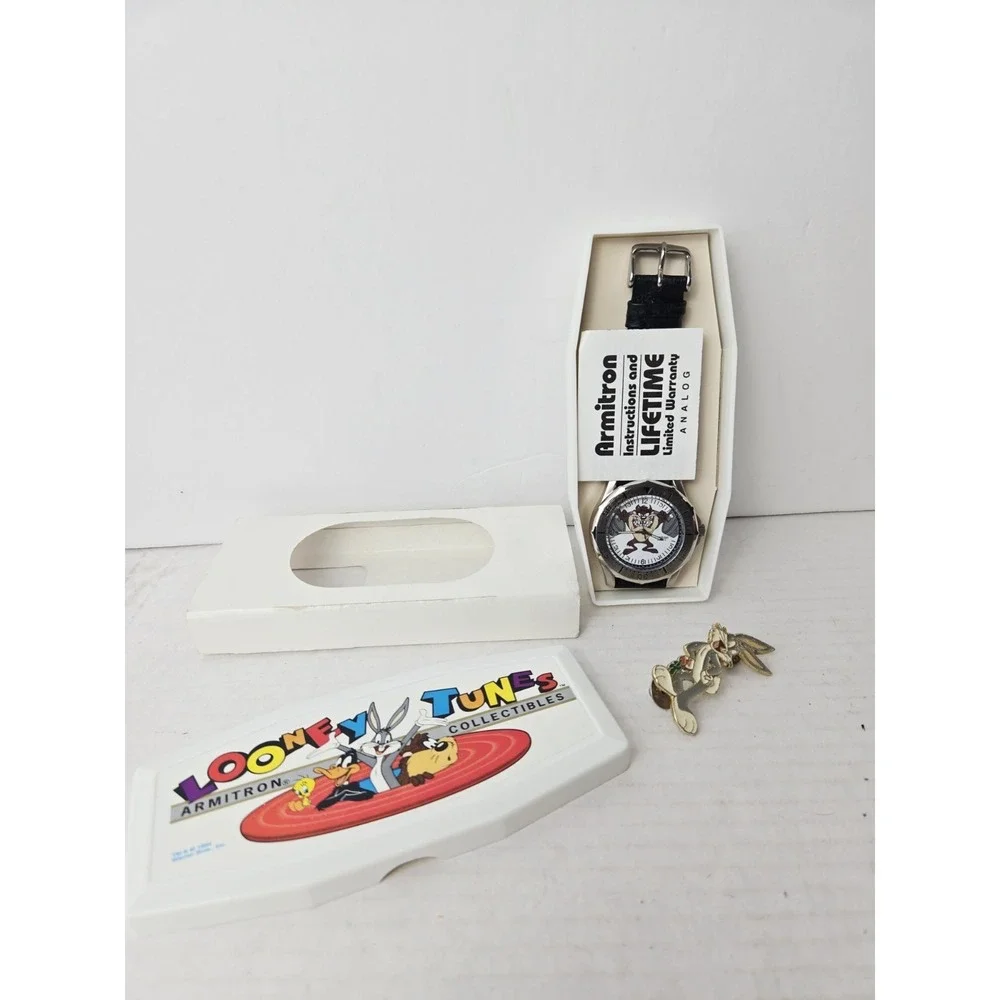 Vintage Looney Tunes Taz Watch w/‎ Bugs Bunny Pin
